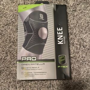 Black Knee Support with Compression and Stabilization​